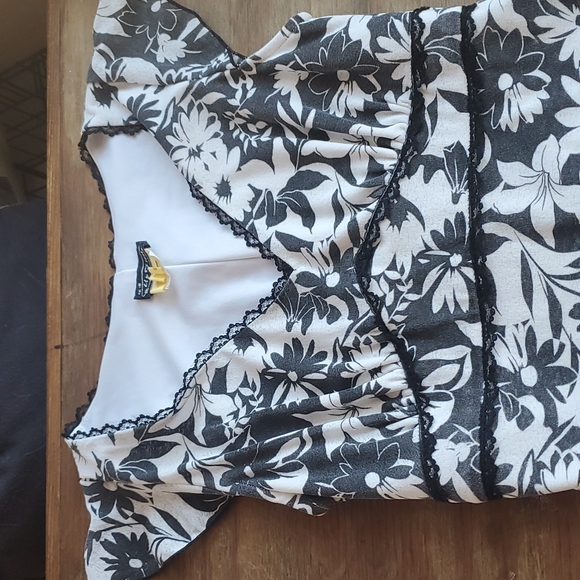 Dress - Picture 2 of 5